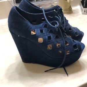 Wedge shoes